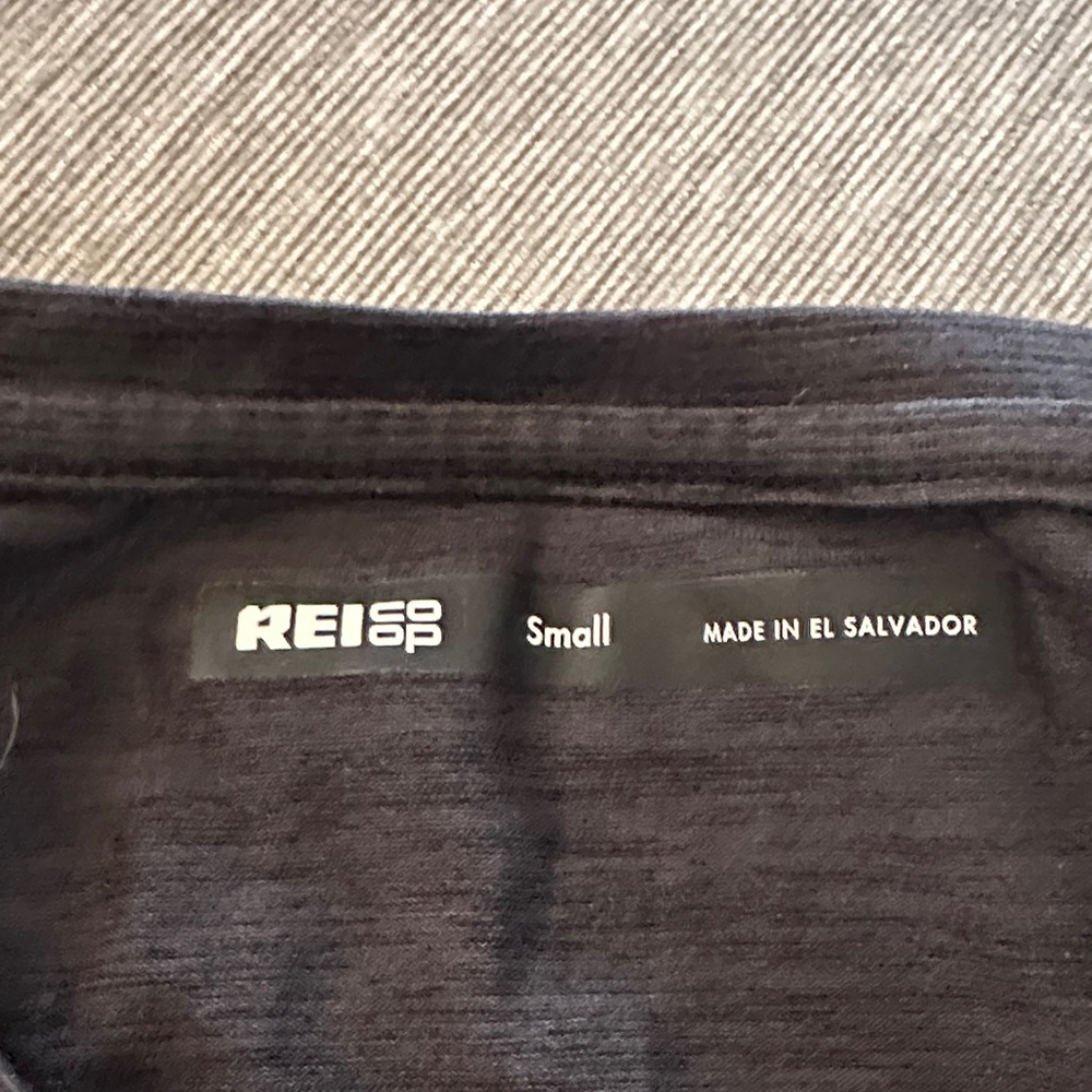 REI Co-op Active Pursuits T-Shirt Small - Picture 2 of 3